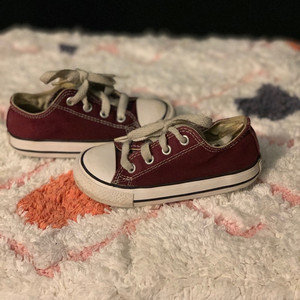 Little boys 7 Maroon Converse All Stars